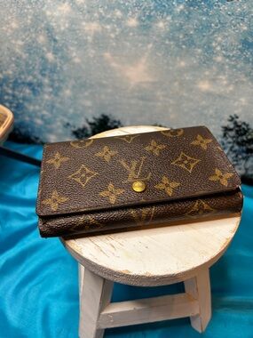 Louis Vuitton Vintage Porte Monnaie Tresor Monogram Canvas Bifold Wallet VGC